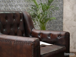 Sofá de Cuero Chesterfield Colonial Marrón de Una Plaza, Premium y Duradero, con Botones Decorativos, para Sala de Estar - Product Image 3