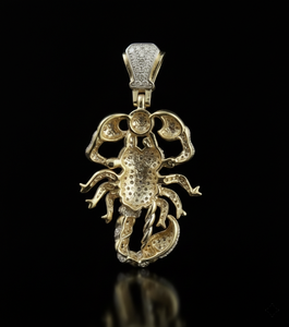 จี้รูปแมงป่องประดับเพชรแบบ Iced Out ทำด้วยมือจากทองคำขาว 925 ประดับเพชรแบบ Micro Pave พร้อมโลหะขัดเงา - Product Image 3