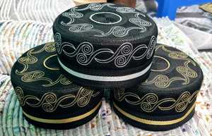 Chapeau de prière islamique en coton tricoté, motif uni, strass, tissu respirant en maille extensible, toutes saisons, traditionnel - Product Image 4