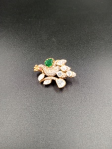 Broche Oiseau de Luxe Amaira Jewels en Argent 925, Pierre Verte Taille Émeraude, Diamants Taille Poire, Sertissage Pavé, Bijoux Fins Unisexe Faits Main - Product Image 4