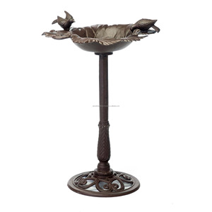 Bain d'oiseau en fonte avec oiseau mural avec finition de peinture en aérosol marron et design floral pour le bain prix de gros - Product Image 1