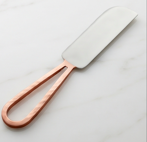 Cuchillo para queso de acero inoxidable con mango de cobre martillado, espátula curva para tabla de quesos, utensilio de cocina duradero - Product Image 3