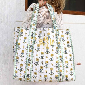 Bolsa de Mano Grande para el Hombro, para Compras Diarias, Playa, con Estampado Floral Blanco y Amarillo, Ecológica, Acolchada, de Algodón - Product Image 1