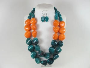 Collier chaîne en résine colorée pour femme, collier à maillons en résine multicolore, bijou tendance et imposant - Product Image 2