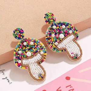 Boucles d'oreilles pendantes en perles de graines de tournesol de la marque BaubleBar, modèle Tricolor Butterfly Pearl Seed Bead Fine - Product Image 6