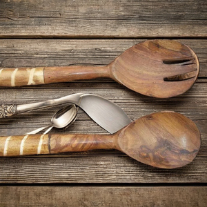 Juego de Cuchara y Tenedor para Servir Ensaladas de Madera Natural Premium, Utensilios de Mango Largo para Mezclar Verduras, Pastas y Alimentos a Granel - Product Image 5