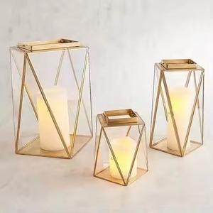 Portavelas de Latón con Paneles de Vidrio Transparente y Anillo Superior para Decoración del Hogar - Product Image 4