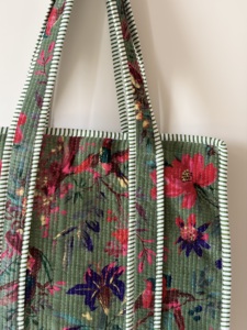 Sac fourre-tout en velours style designer – Grand sac à main matelassé pour femme, idéal pour un usage quotidien - Product Image 3