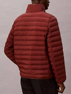 Veste matelassée à col montant en nylon rouge pour homme, personnalisable avec logo, résistante à l'eau et au vent, best-seller - Product Image 2
