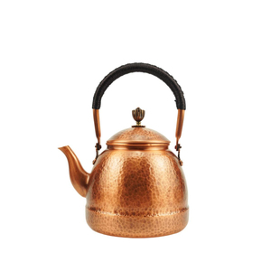 Théière traditionnelle chinoise en métal avec couvercle, texture martelée, design rond, poignée en métal pour le service du thé - Product Image 2
