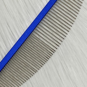 Conveniente peine de acero inoxidable para perros y gatos de 62 dientes, diseño de media luna, herramienta de aseo para mascotas, fuente de alimentación de carga, embalaje a granel - Product Image 3