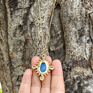 จี้เพชรพลอยดีไซน์เนอร์ บลูคาลซีโดนี ประดับมุกน้ำจืด ดีไซน์ลูกปัด พร้อมสร้อยคอชุบทอง 18k - Product Image 6