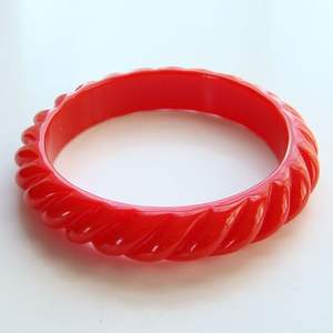 Bracelet rond en résine de grande taille, surface lisse, couleur unie brillante, accessoire de bijouterie tendance pour les anniversaires - Product Image 2