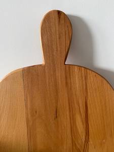 Planche à découper en bois de forme ronde avec poignée, bord naturel, planche à découper de cuisine durable, épaisseur 9 mm, passe au lave-vaisselle - Product Image 4