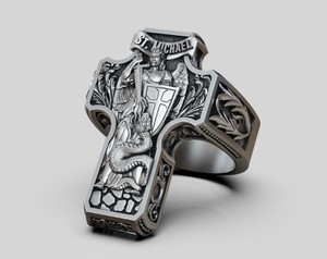 Anillo de Lujo de Plata de Ley 925 con Cruz de San Miguel, Anillo Ancho Gótico de Guerrero Ángel, Joyería de Declaración para Hombres y Mujeres - Product Image 1