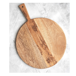 Planche à charcuterie en bois naturel pour servir du fromage, des fruits, du pain, des noix et des apéritifs savoureux lors d'occasions familiales spéciales - Product Image 6