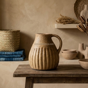 Pichet en terre cuite rustique brun Linea Jug S, ciselé, fait main, en céramique décorative, urne de table, vente en gros - Product Image 5