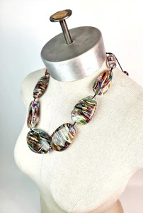 Collar de Resina Hecho a Mano con Cuentas de Piedra Natural, Diseño Moderno, Collar con Colgante de Ángel, Forma Irregular, Multicolor - Product Image 2