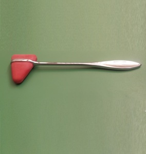 Marteau de réflexes neurologiques Taylor avec tête rouge discrète en acier inoxydable – Outils et fournitures pour médecins - Product Image 5