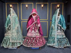 Grand Veer Zara Velvet Bridal Gharara con Heavy Dupatta Wide Flare y Rich Jarkan Stone Detailing para ropa de novia - Product Image 2