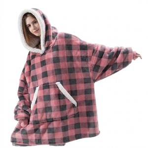 Couverture à capuche d'hiver écologique pour femmes et enfants, pull en polaire surdimensionné – Cadeau d'anniversaire pour maman - Product Image 1