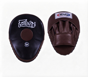 Guantes de Boxeo Fairtex Rojos y Negros de la Mejor Calidad, Cuero Genuino, Diseño Contorneado, Protección Óptima para Entrenamiento de Boxeo, Kickboxing y Muay Thai - Product Image 2