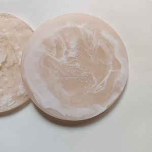 ที่รองแก้วเรซิ่นสุดหรู ดีไซน์คลาสสิก ลายหมุนวนหินอ่อนสีโคบอลต์ งานแฮนด์เมดคุณภาพสูง ขนาด 4 นิ้ว สำหรับใช้ในบ้านและร้านอาหาร - Product Image 4