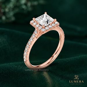 Bague tendance multi-pierres à griffes, avec halo de diamants taille princesse brillants anciens, bague de promesse pour femme, bijoux fins - Product Image 3