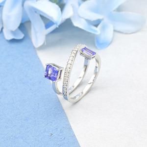 Bague Crossover Prête à Expédier, Authentique, 1,08 CTW, Tanzanite et Diamant Taille Carrée, Empilable, en Or Blanc Massif 14 carats, Bijoux - Product Image 4