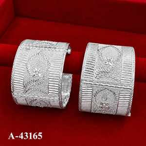 Bracelet tendance pour femme MOLL JEWELLERS en alliage de zinc plaqué or 24 carats avec motif géométrique et zircon pour les occasions de fête A-43160 - Product Image 6