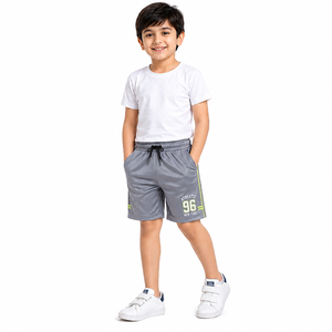 Shorts de sport personnalisés en gros pour garçons, shorts de gym et d'entraînement en polyester pour enfants, respirants, légers, à taille élastique - Product Image 1