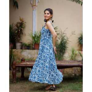 Robe en coton bleu à imprimé floral, col en V, en mousseline respirante, coupe trapèze avec taille naturelle, taille XS - Product Image 2