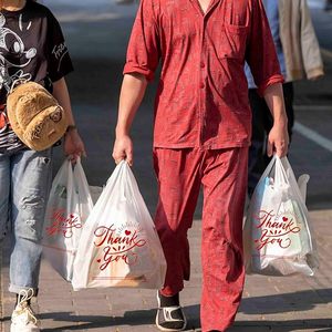 Sacs en T-shirt blancs réutilisables pour la vente au détail et l'emballage alimentaire pour les petites entreprises - Product Image 6