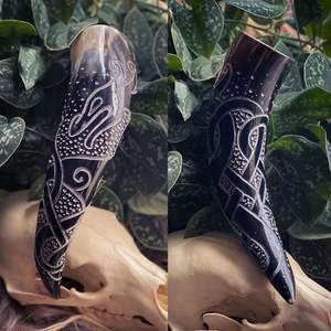 Cuerno Vikingo para Beber con Soporte, Diseño Único, Logotipo Personalizado, Hecho a Mano, Duradero, Estilo Feng Shui, Alta Calidad - Product Image 4