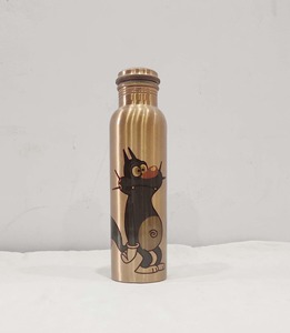 Botella de agua de cobre puro de alta calidad 99.9%, martillada a mano, hecha a mano con cobre 100% reciclado y tapa de latón. - Product Image 1