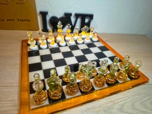High-End Modern Handmade Eco-Friendly <b>Chess</b> <b>Set</b> Resin <b>Chess</b> Board in Gift Box for Artistic Resin <b>Chess</b> Pieces - Product Image 4