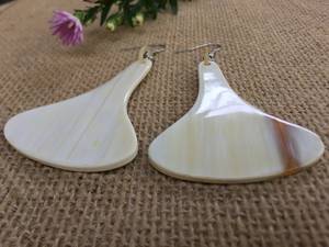 Boucles d'oreilles rustiques faites à la main en corne de buffle, forme naturelle, bijoux modernes, pendantes, cadeau de Noël pour femme, décoration de mariage, artisanat - Product Image 4