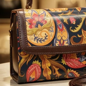 Bolso de Mano de Lujo para Mujer, Estilo Moderno, Elegante, Color Marrón, Forro de Poliéster, Mediano, Tipo Bandolera - Product Image 2