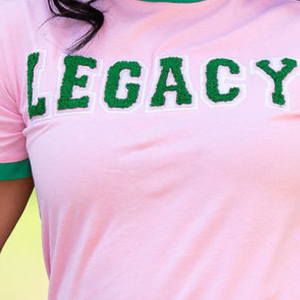 Camiseta Personalizada Rosa Claro para Mujer, Bordada con Letras Verdes LEGACY, Cuello Redondo, Manga Corta, Ribete Verde, Estilo Casual - Product Image 5
