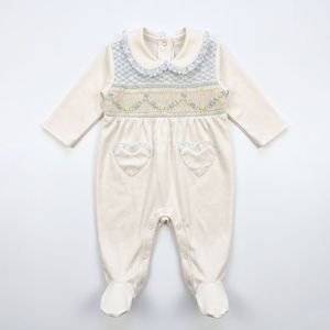 Combinaison Smocked Violette en Coton Premium à Manches Longues avec Pieds Intégrés pour Bébé Fille – Conception Personnalisée, Smocking Fait Main, Pyjama Bébé - Product Image 6