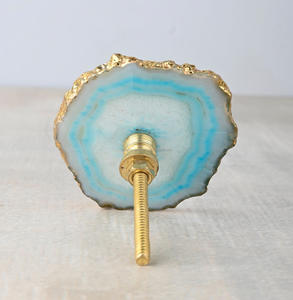 Boutons de meuble en agate naturelle de luxe sur mesure, forme libre, pierres précieuses artisanales, poignées de tiroir, décoration d'intérieur colorée, agate faite à la main - Product Image 1