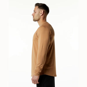 Fashion forward <b>long</b> sleeve t-shirt for men with modern fit and premium feel for daily outfits - Product Image 4