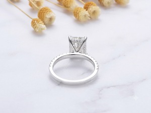 Bague de fiançailles Shivay Star Diamond personnalisée en diamant de laboratoire taille émeraude, sertie de griffes, plaquée or pur à 100 %, pour anniversaire de mariage - Product Image 3