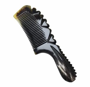 Peigne en corne de buffle naturelle, peigne pour cheveux fait à la main pour hommes et femmes - Product Image 1