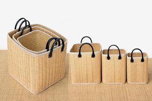 Cesta de Almacenamiento de Ratán Hecha a Mano, Cuadrada, Tejido Natural con Asas Negras para Decoración del Hogar - Product Image 3