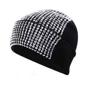 Gorro de Lana Personalizado con Decoración de Diamantes de Imitación Brillantes, Bordado 3D, Elegantes Detalles de Cristal, Tejido Transpirable e Impermeable - Product Image 6