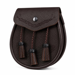 Pochette écossaise Sporran en cuir véritable marron de qualité supérieure, motif nœud celtique gaufré, détail pompon, sac banane fait main des Highlands - Product Image 2