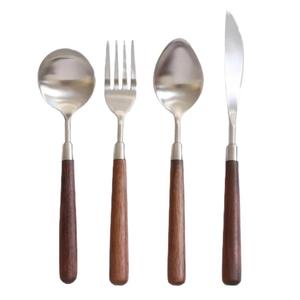 Cuchara, tenedor y cuchillo de acero inoxidable con acabado pulido espejo y mangos de madera, juego de cubiertos estilo bohemio para suministros de restaurante y decoración de mesa. - Product Image 2