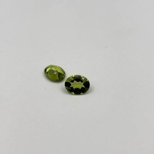 Shivam Exports - Peridoto Verde Natural de Grado AAA, 6x8 mm, Ovalado, Efecto Pleocroico, para Anillos, Colgantes, Pendientes, Joyería Fina - Product Image 2