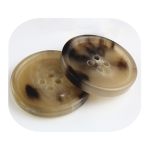 Boutons ronds en corne, faits à la main, écologiques, en matériaux organiques, imitation polie, quatre trous, motif marron crème - Product Image 6